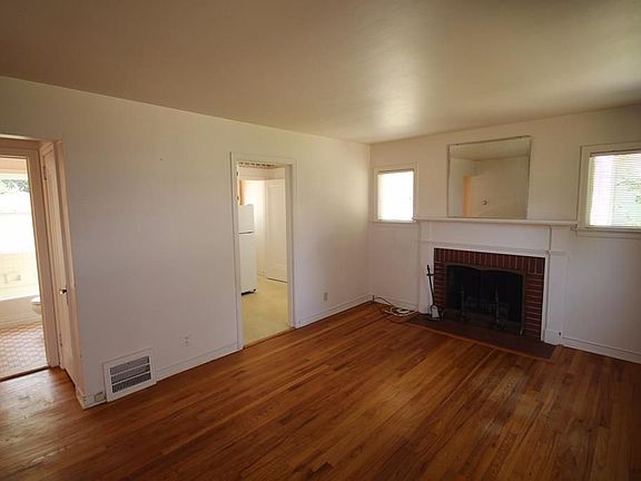 3rd image of 511 W Hoover Ave