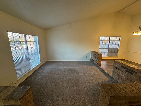 4th image of 2905 Woodlark Dr