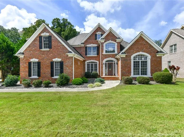 6710 Breeze Pointe Dr, Whitsett, NC 27377