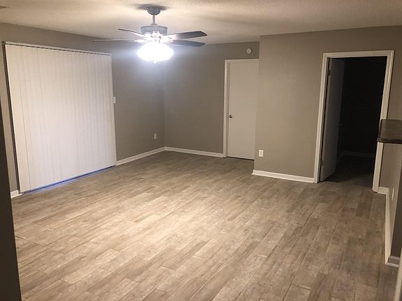 3rd image of 860 Valley Springs Dr