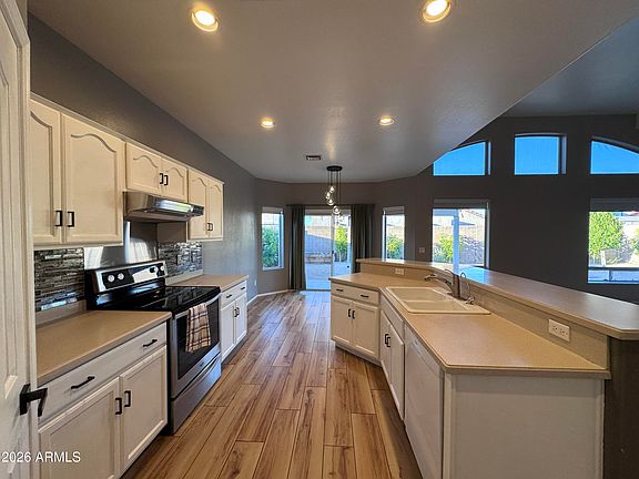 5th image of 722 W BETH Drive