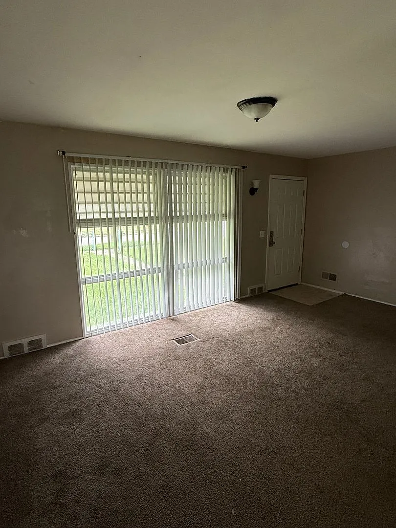 2 bed 1 Bath — Photo 4