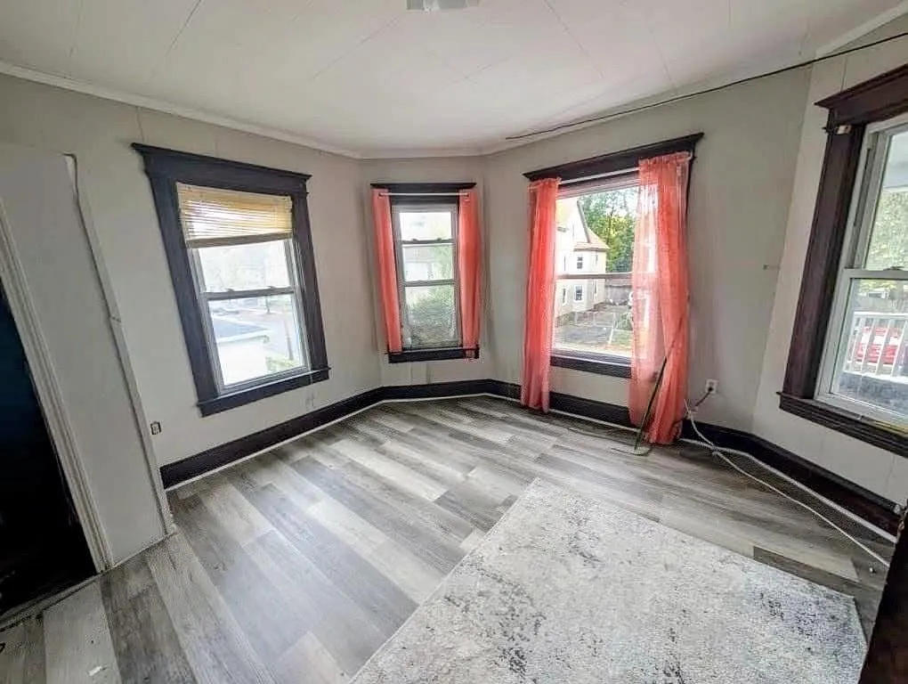 Unit Photo - 100 Northampton Ave #2