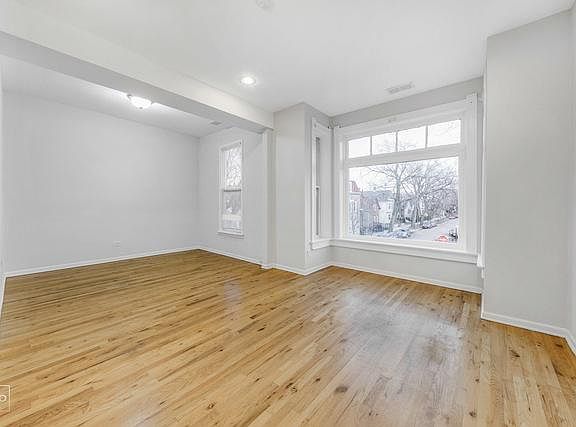 5th image of 2118 N Maplewood Ave #2