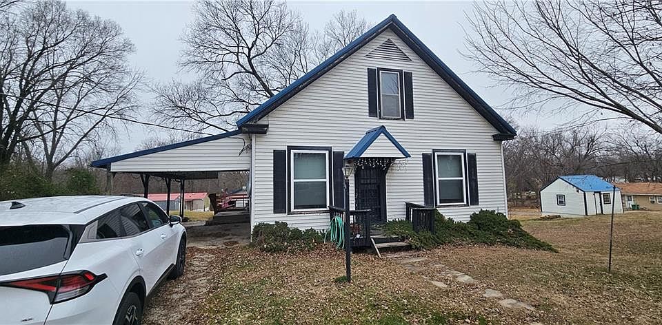 1st image of 307 N Oak St