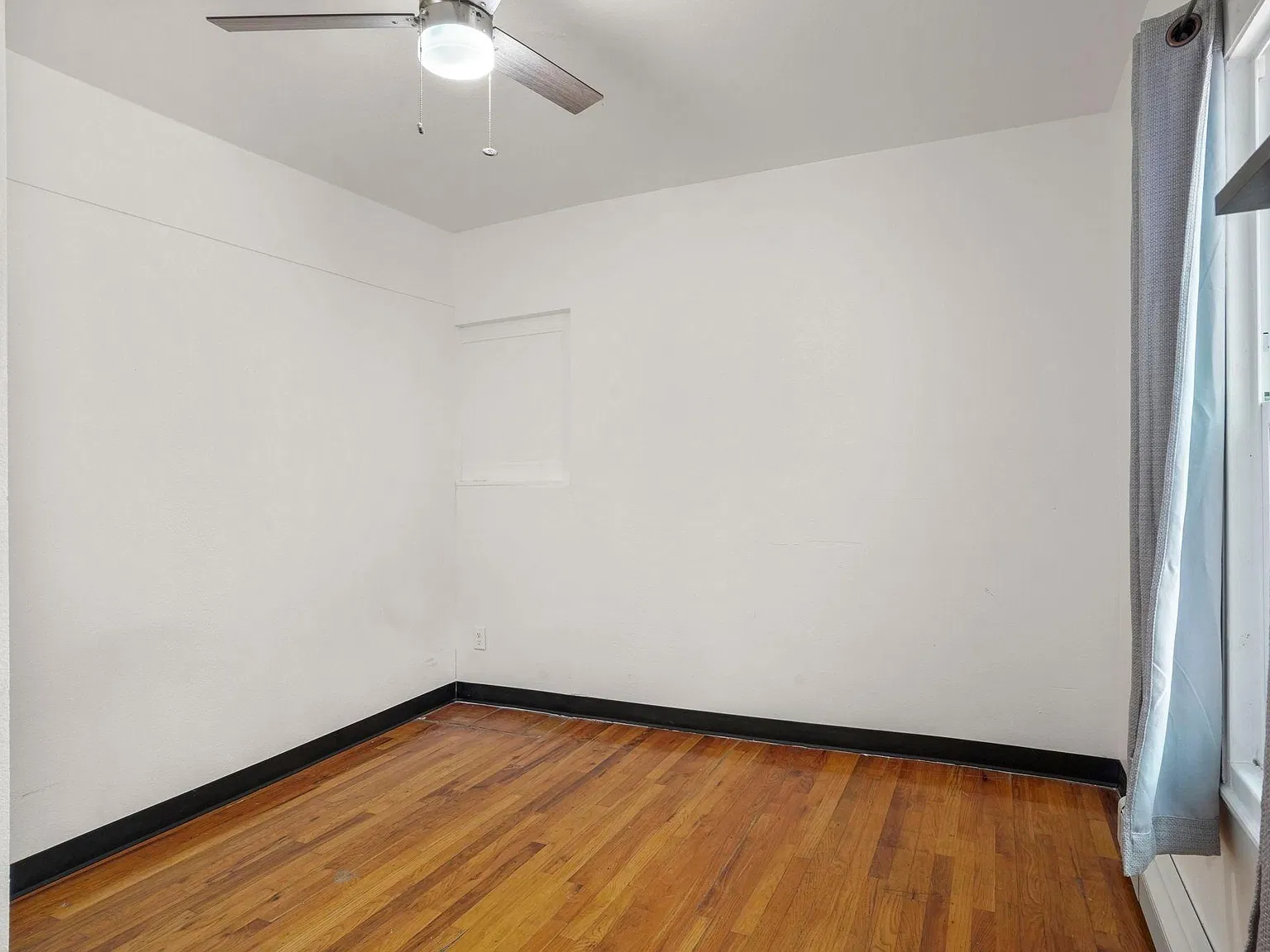 2 bed, 825 sqft, $1,200 — Photo 3