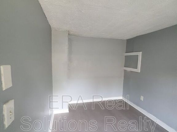 2nd image of 2590 Parkwood Ave Unit 2590