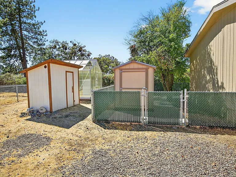 225 Wilson Rd — Photo 32