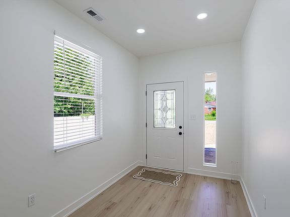 4th image of 3217 W 48th St