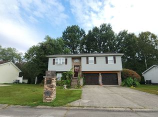 10 Indian Trl, Saint Albans, WV 25177