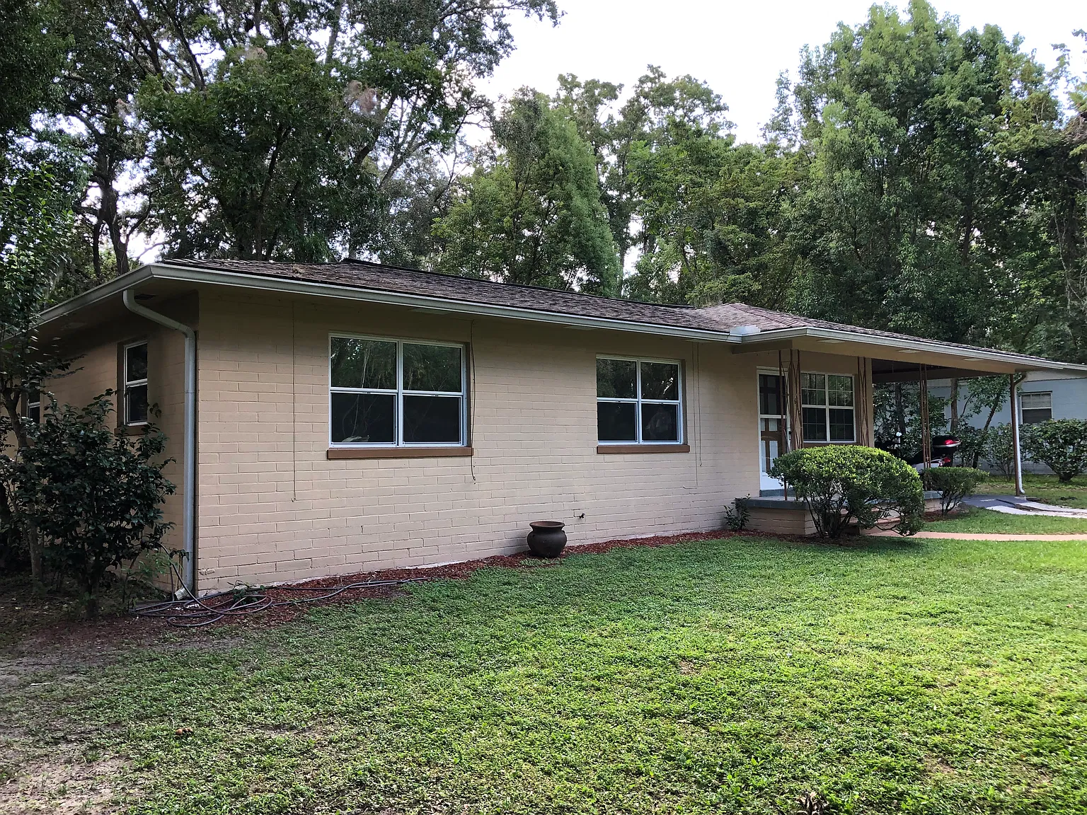3 bed, 1.5 bath, 1301 sqft, $1,800 — Photo 2