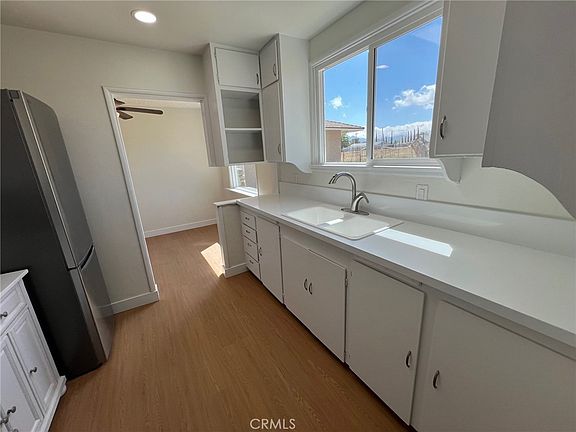 4th image of 15683 Fir St