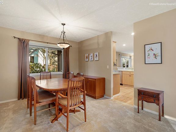 5th image of 977 SE 54th Ave