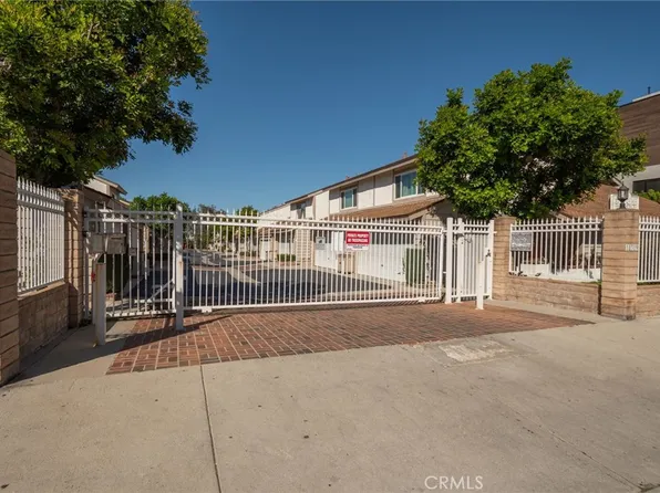 18319 Collins St APT 19, Tarzana, CA 91356