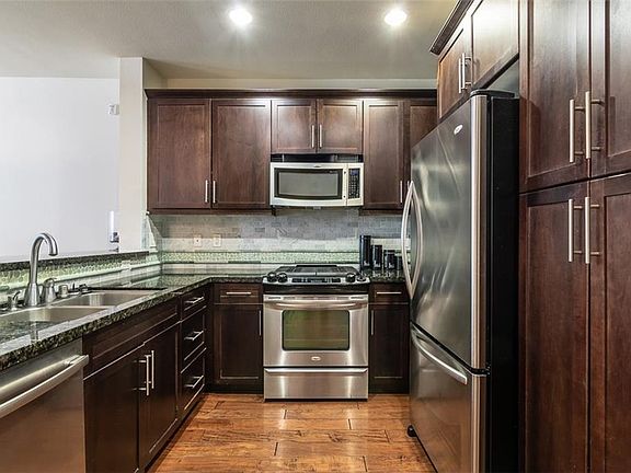 3rd image of 2349 Jefferson St Unit 220