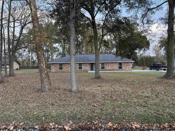 10522 Shadow Lake Dr, Geismar, LA 70734