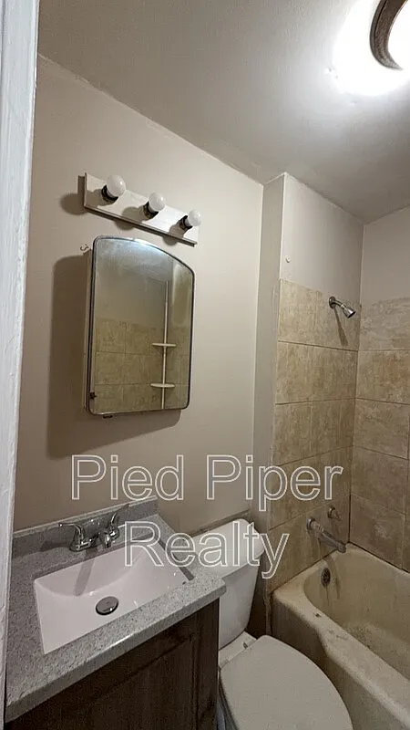 3 bed, 1.0 bath, 1224 sqft, $1,350 — Photo 3