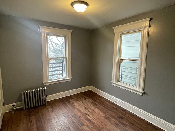 4th image of 146 Myrtle Ave Floor 2