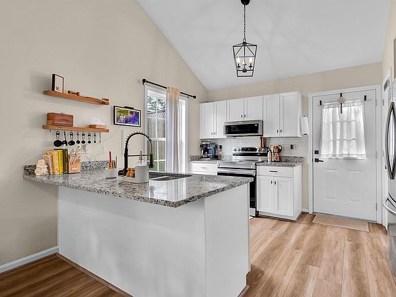 5th image of 138 Jacob Ln