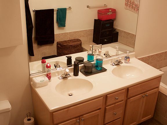 5th image of 517 S Western Ave APT 1