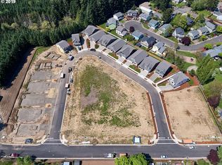 2555 N Lydia Loop, Hubbard, OR 97032