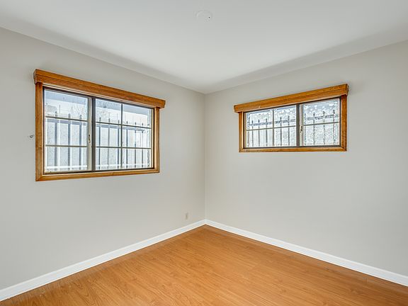 4th image of 107 W Illini St