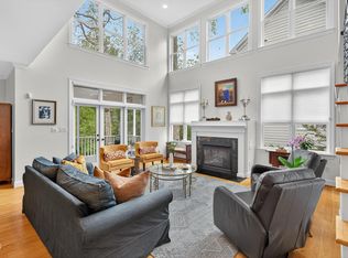 302 Edgewater Cir, Chapel Hill, NC 27516