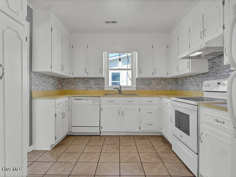 1207 N Topsail Dr — Photo 30