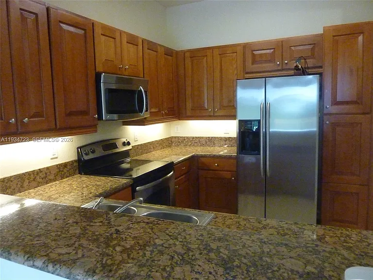 3500 Oaks Clubhouse Dr #308 — Photo 33