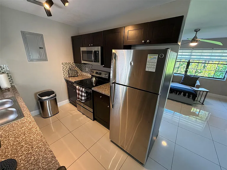 608 NE 29th Dr #1 — Photo 10
