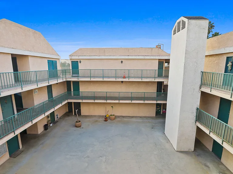 Bush Apartments — Photo 12