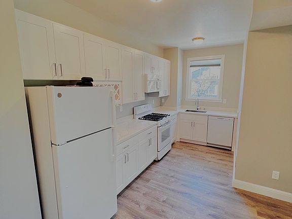 2nd image of 700 Steiner St #302