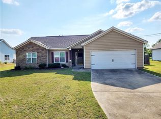 30 Churchhill Dr, Fort Mitchell, AL 36856