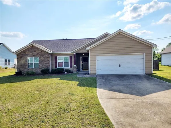 30 Churchhill Dr, Fort Mitchell, AL 36856