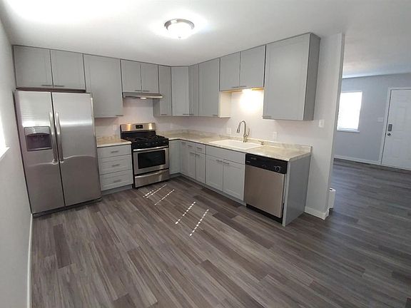 3rd image of 432 Driftwood Ln