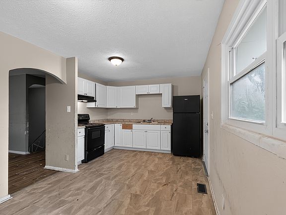 4th image of 3651 Decamp Dr