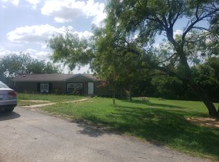 118 Country View Ln, Floresville, TX 78114