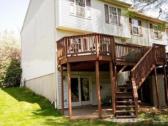 Deck with great outdoor space