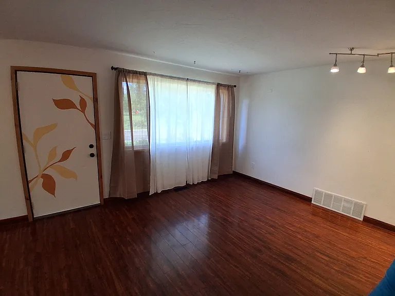 435 Mount Ave — Photo 5