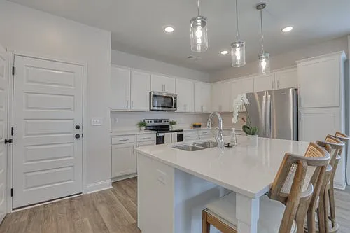 201 Residences — Photo 3