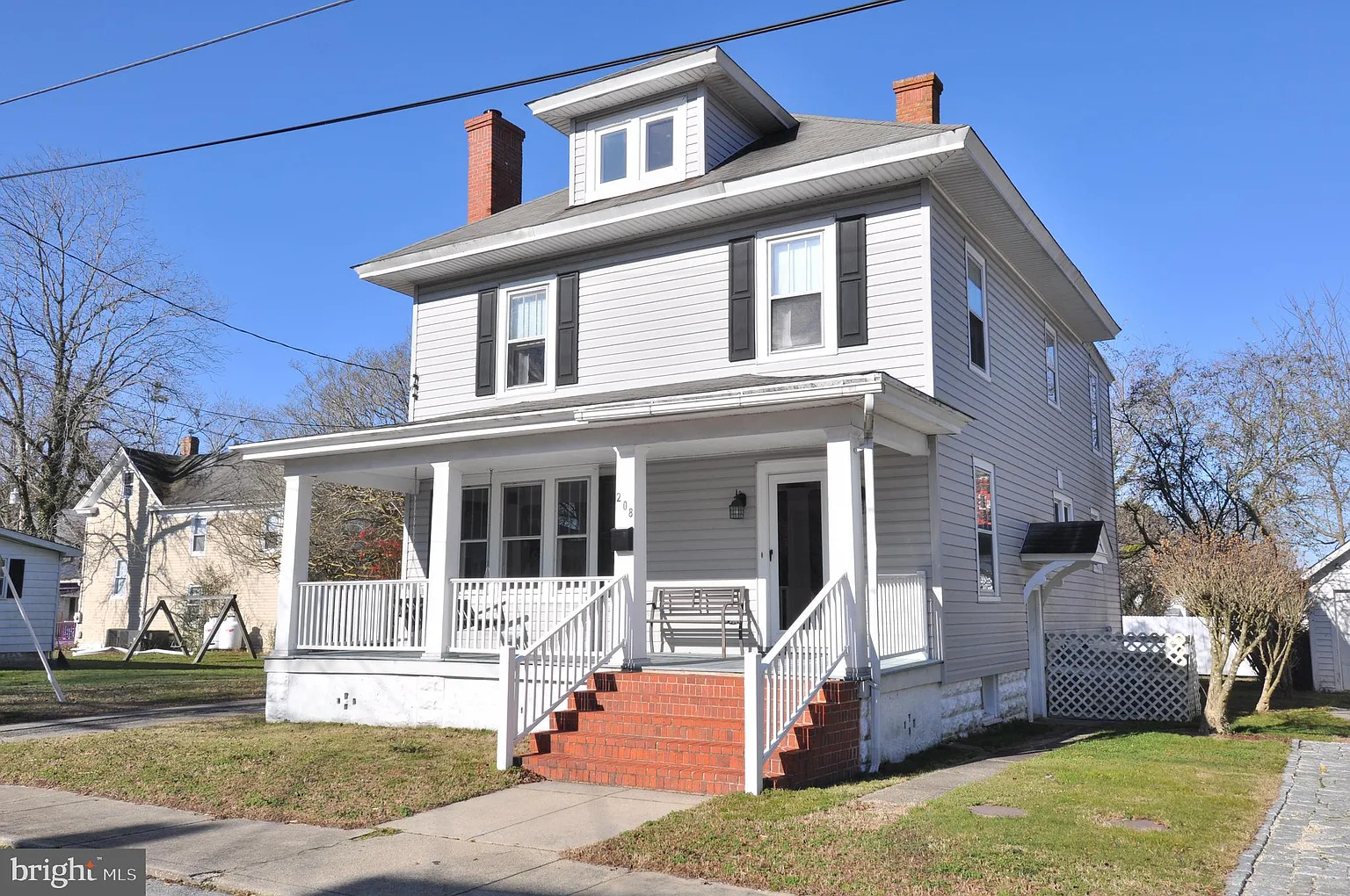 208 6th St photo 1