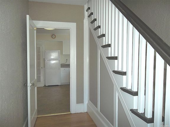 3rd image of 46 Sterling Ct