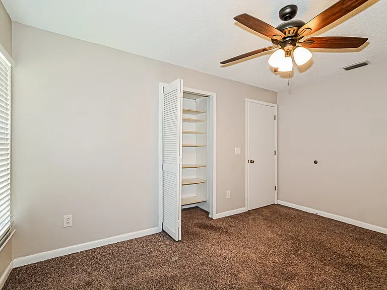 1096 Manigan Ave — Photo 14