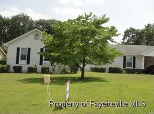 923 Dandridge Dr, Fayetteville, NC 28303