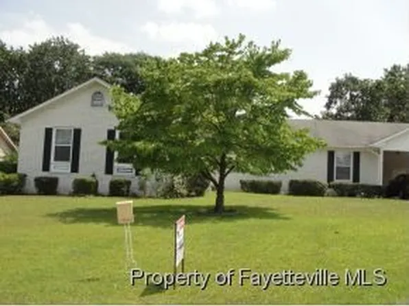 923 Dandridge Dr, Fayetteville, NC 28303