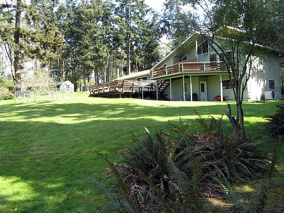 LARGE REAR YARD IS NICELY LANDSCAPED