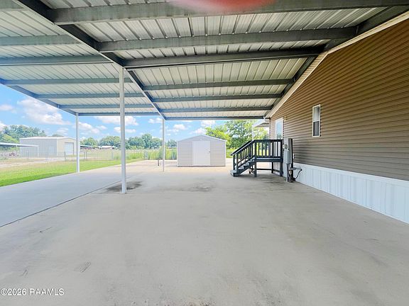 2nd image of 1013 Comeaux Rd
