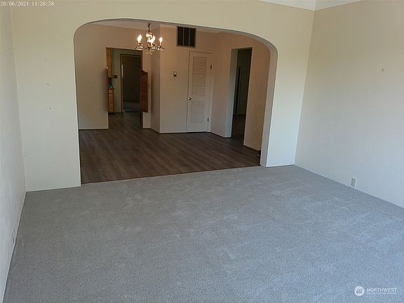 4th image of 323 Sunset Drive