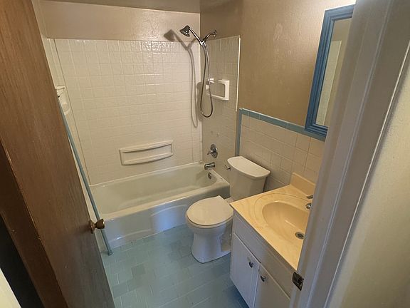 4th image of 923 Parkcrest Dr