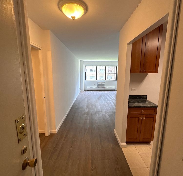 1st image of 330 E 46th St APT 8G
